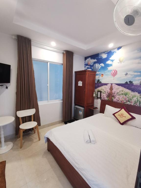 Postel nebo postele na pokoji v ubytování Sen Vàng Hotel