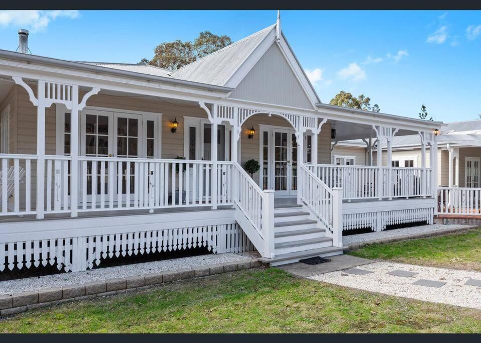 LUXURY FULLY RENOVATED White Haven Estate, Stanthorpe (updated prices 2024)