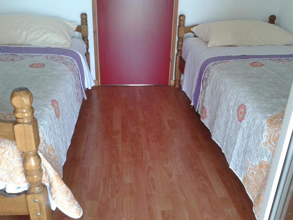 Postel nebo postele na pokoji v ubytování Apartments with parking spaces Rtina - Stosici, Zadar - 15921