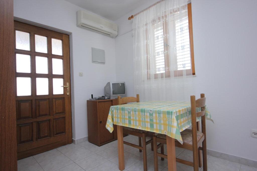 Fotografie z fotogalerie ubytování Apartments by the sea Vis - 2470 v destinaci Vis