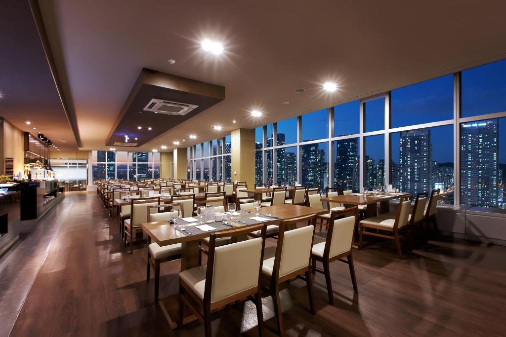 Restaurace v ubytování Orakai Songdo Park Hotel