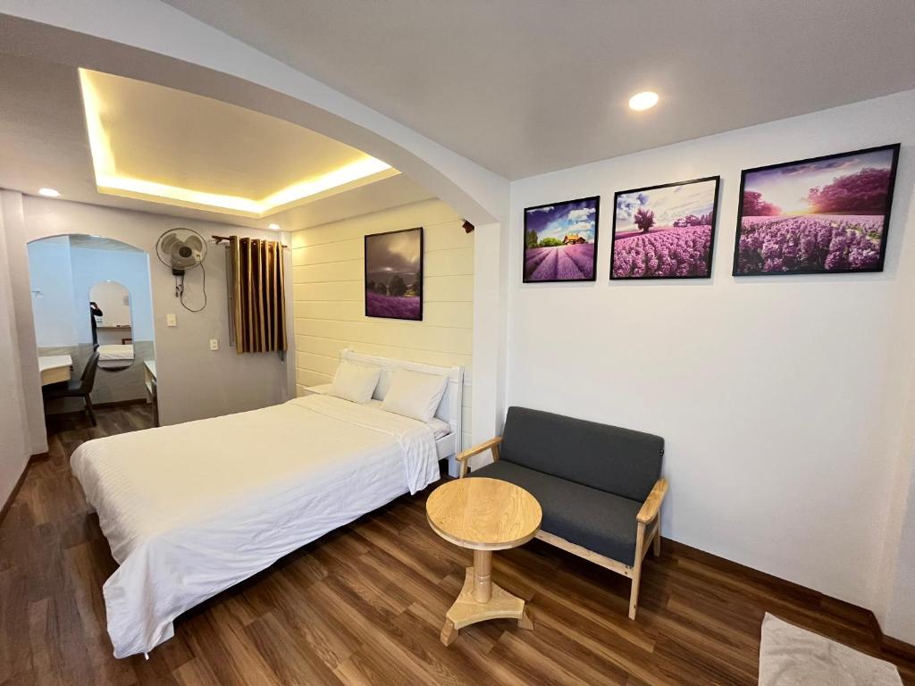 Giường trong phòng chung tại Tuyet Mai Hotel