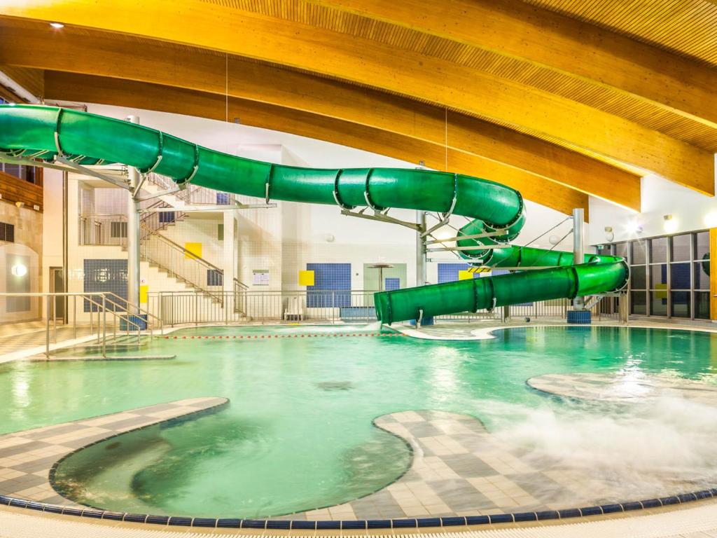 Bazén v ubytovaní Hotel Mrągowo Resort&Spa alebo v jeho blízkosti