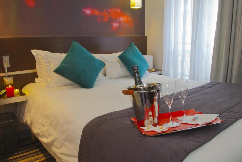 Hôtel Lumières Montmartre Paris - Resim 12