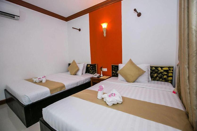 Postel nebo postele na pokoji v ubytování Angkor Leap Hotel