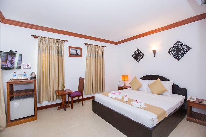 Postel nebo postele na pokoji v ubytování Angkor Leap Hotel