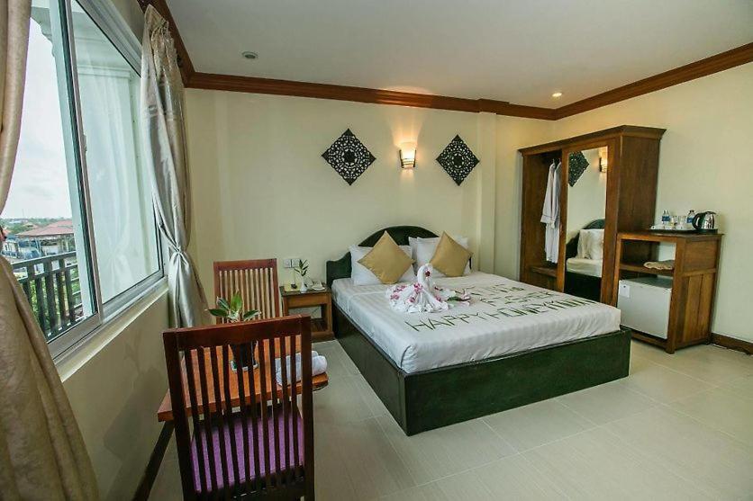 Postel nebo postele na pokoji v ubytování Angkor Leap Hotel