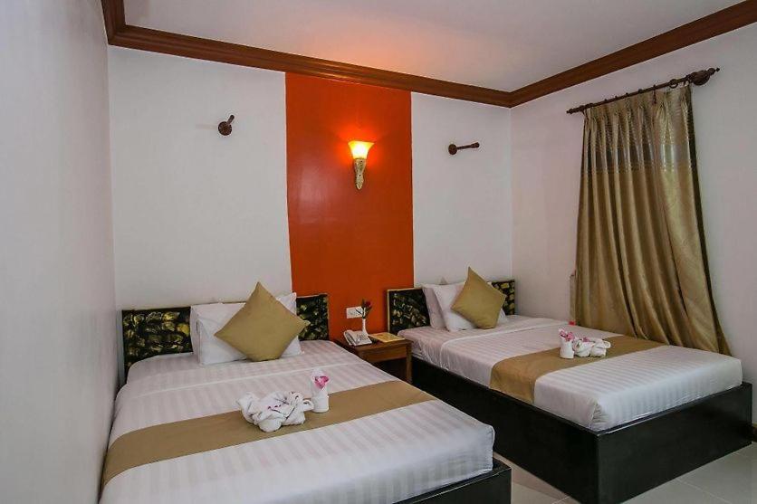 Postel nebo postele na pokoji v ubytování Angkor Leap Hotel