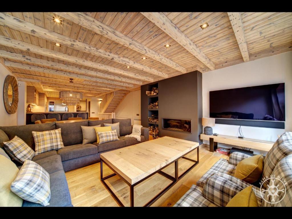 a living room with a couch and a table at CASA VINYETA de Alma de Nieve in Baqueira-Beret