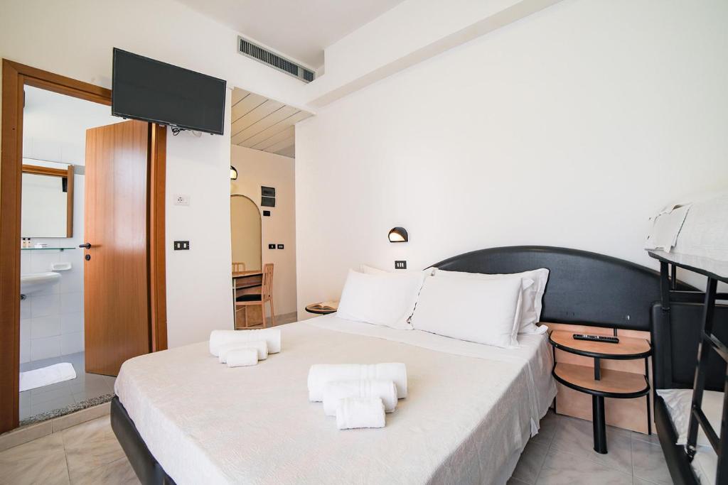 Postel nebo postele na pokoji v ubytování Hotel Ambasciatori