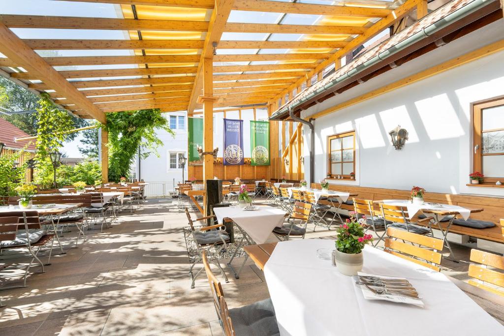 Hotel Neuwirtにあるレストランまたは飲食店
