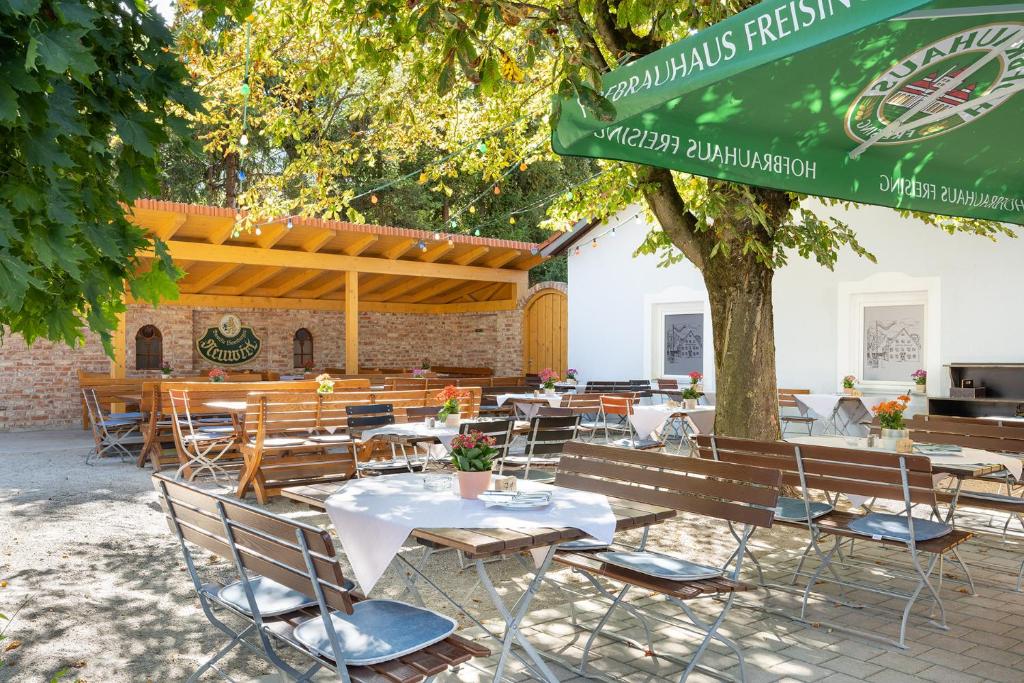 Hotel Neuwirtにあるレストランまたは飲食店