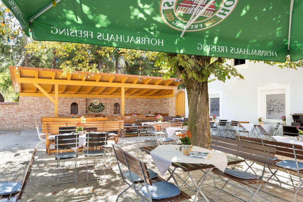 Hotel Neuwirtにあるレストランまたは飲食店