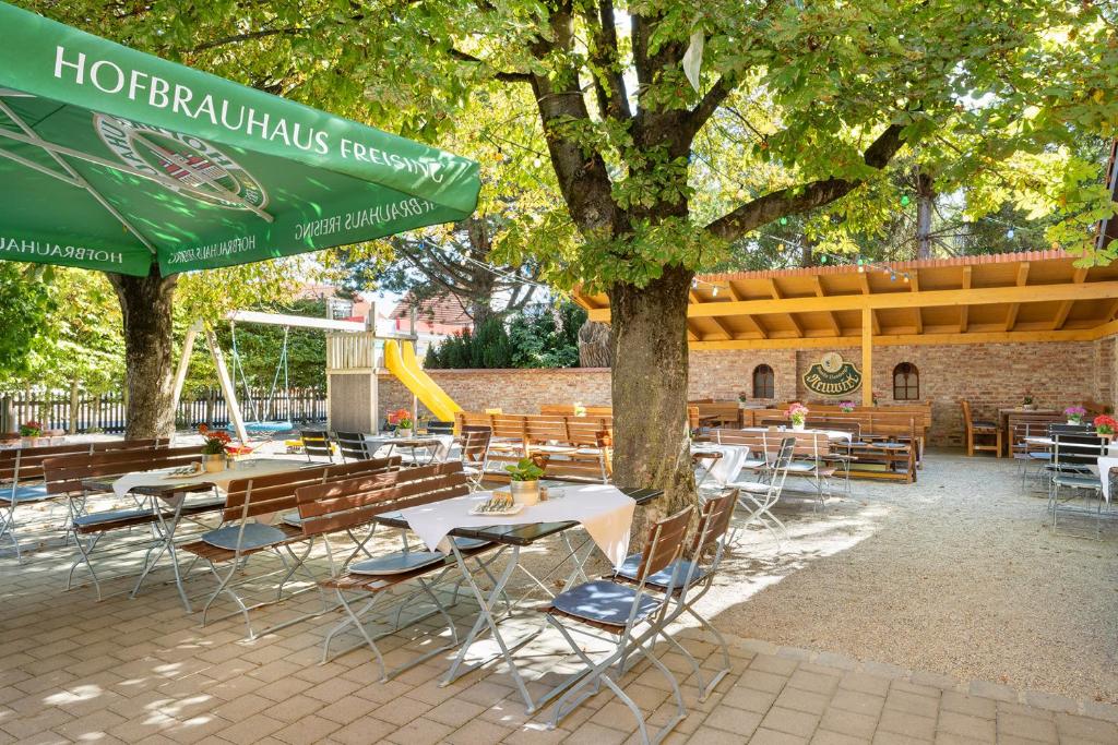Hotel Neuwirtにあるレストランまたは飲食店