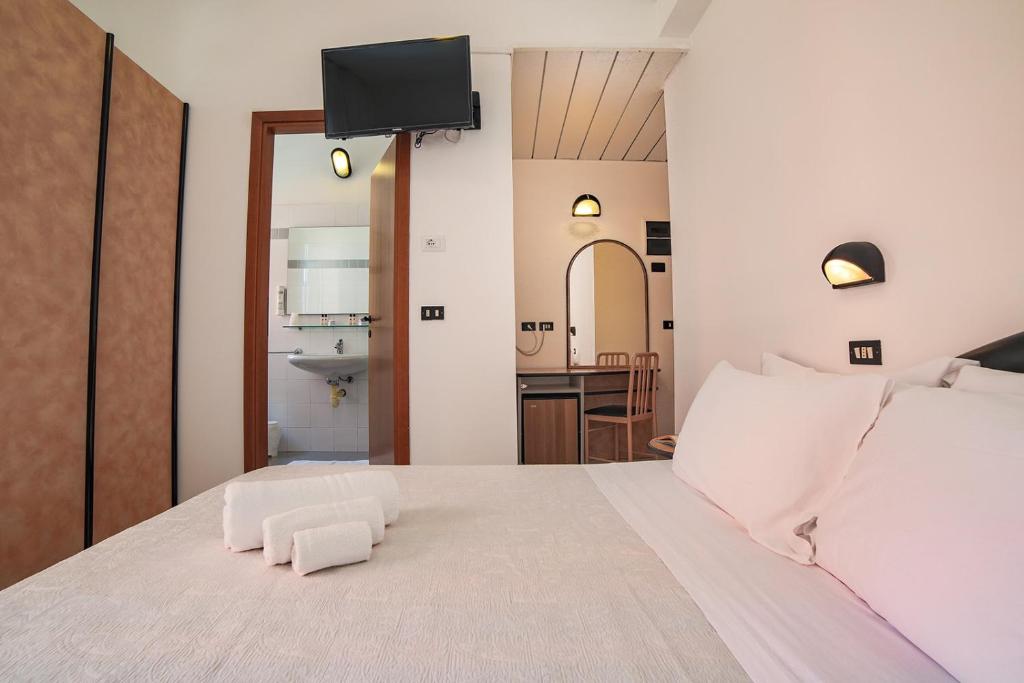 Postel nebo postele na pokoji v ubytování Hotel Ambasciatori