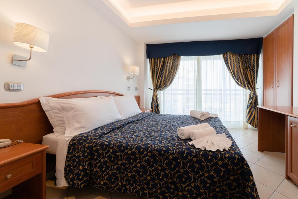 Postel nebo postele na pokoji v ubytování Hotel Ambasciatori