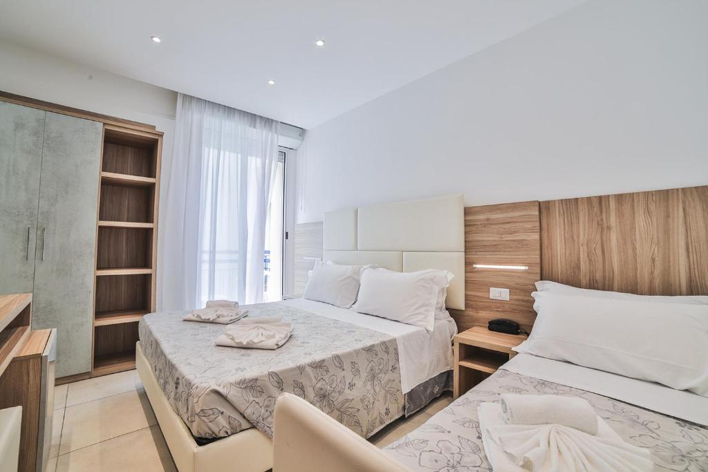 Postel nebo postele na pokoji v ubytování Hotel Ambasciatori
