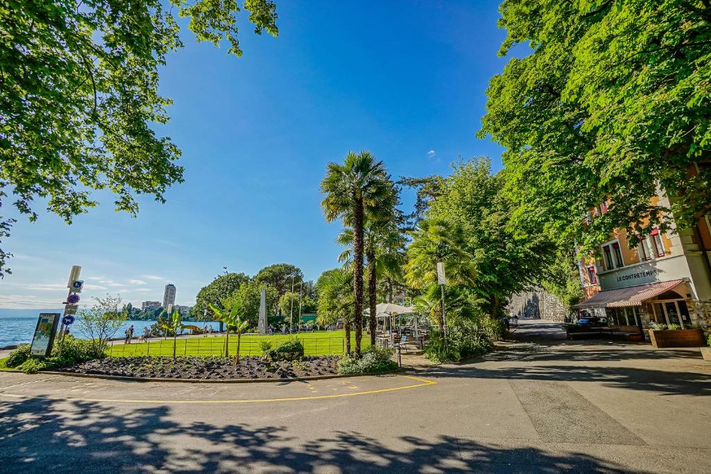 Zahrada ubytování Bon Port 1-bedroom apartment – Lakefront