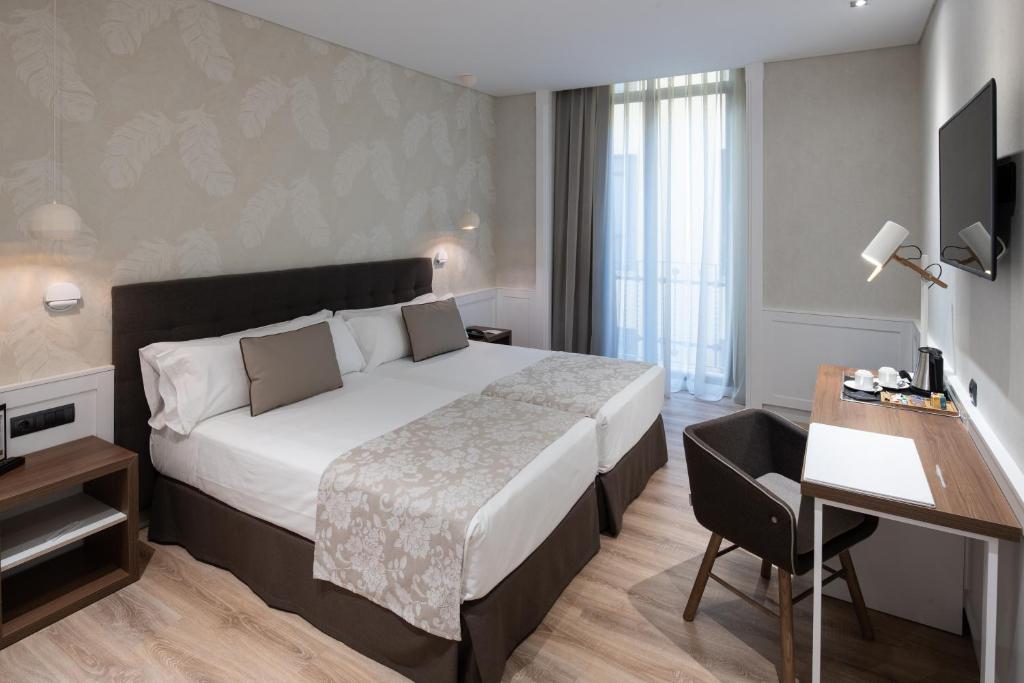 Cama o camas de una habitación en Catalonia Puerta del Sol