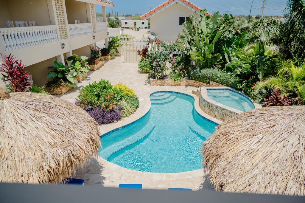 Huge 4-bedroom apartment 2 km from Eagle beach - Housity