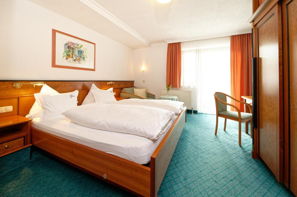 Postel nebo postele na pokoji v ubytování Hotel Edelweiss