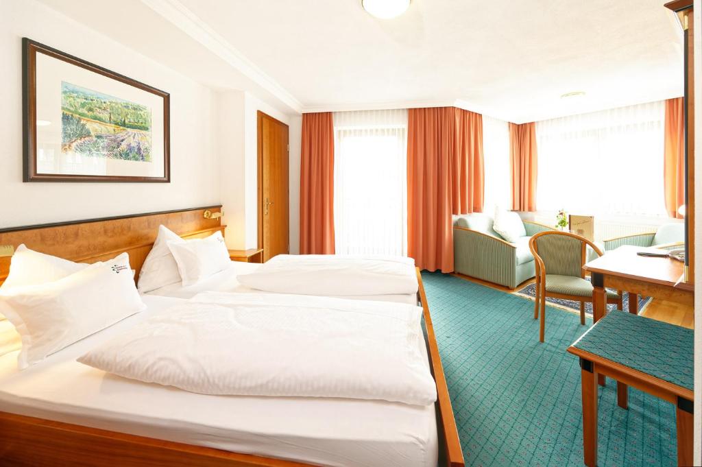Postel nebo postele na pokoji v ubytování Hotel Edelweiss