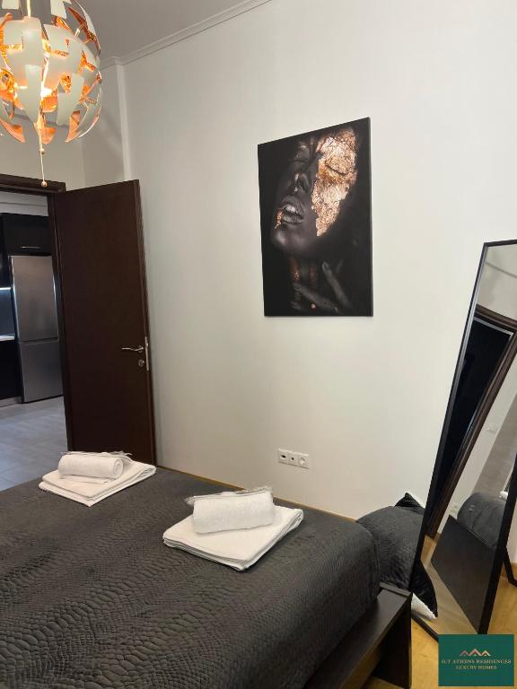 Łóżko lub łóżka w pokoju w obiekcie Thiseio Residence 58