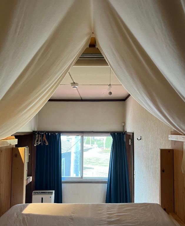 Postel nebo postele na pokoji v ubytování Hostel Fuji Matsuyama Base