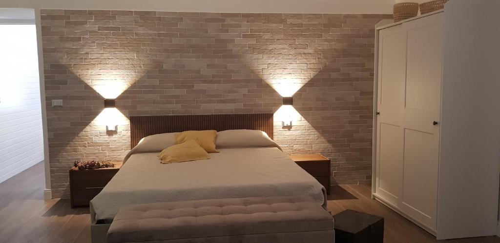 Łóżko lub łóżka w pokoju w obiekcie Casa Rosamari - su Lago di Posta Fibreno, Appartamento con camino