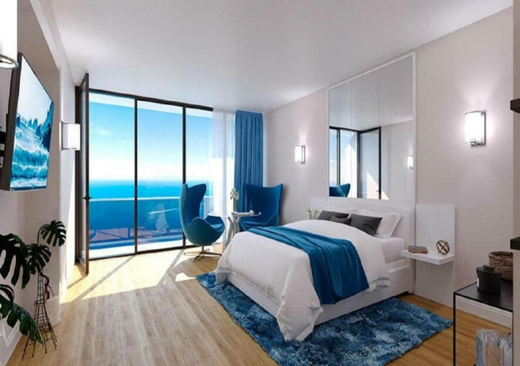 Ένα ή περισσότερα κρεβάτια σε δωμάτιο στο Aparthotel Orbi City sea view
