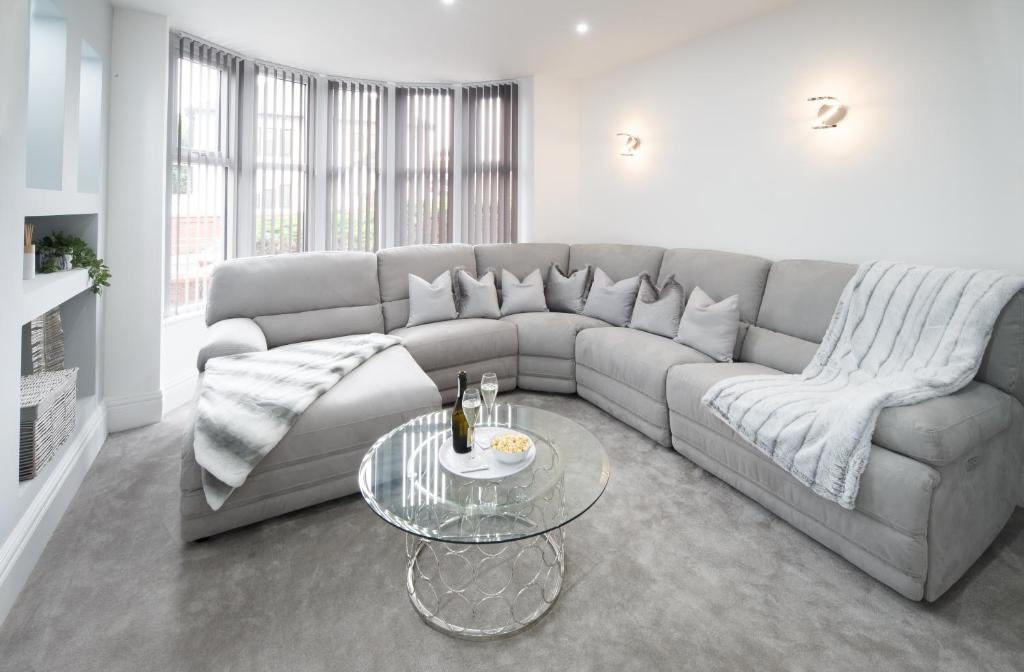 Holiday home Large, Modern Family Home with Hot Tub, Blackpool, UK