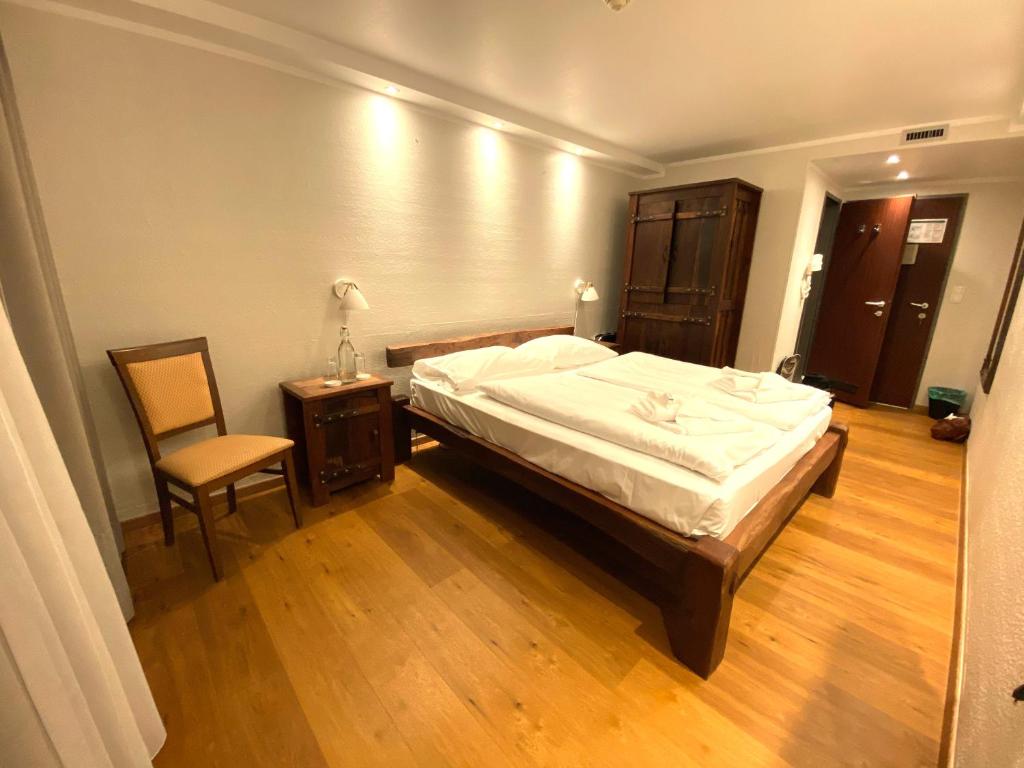 Una cama o camas en una habitación de Hotel Enziana Wien