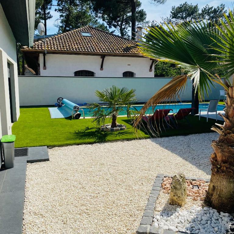 Zdjęcie z galerii obiektu Studio indépendant sur propriété avec piscine partagée w mieście Biscarrosse