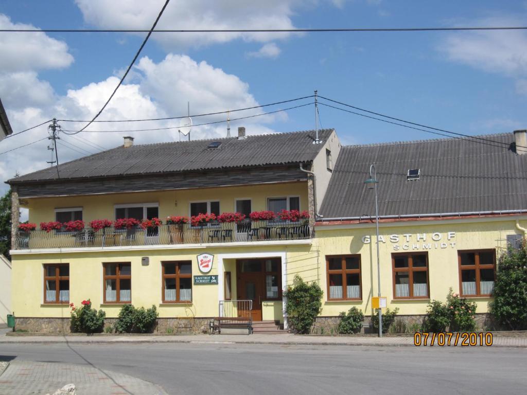 Budova, kde se penzion – hostinec nachází