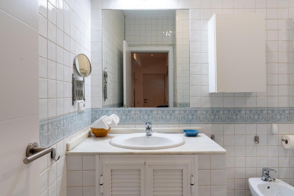 A bathroom at Bonito Callejón en la Judería by TheGoodTourist