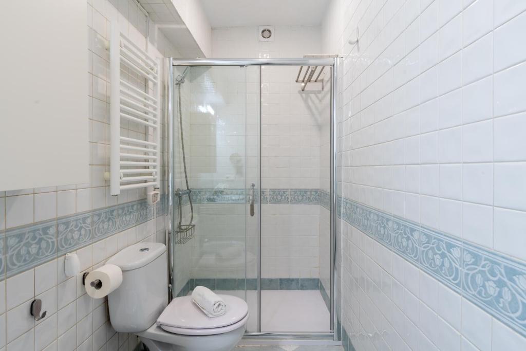 A bathroom at Bonito Callejón en la Judería by TheGoodTourist