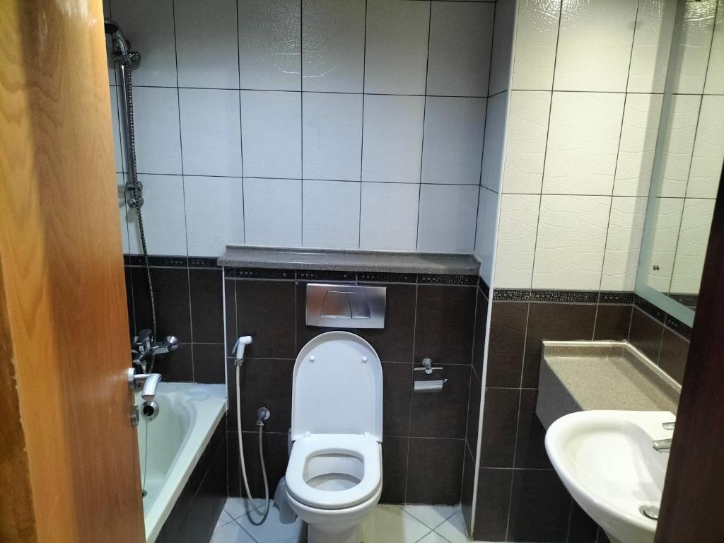 Koupelna v ubytování Amazing apartment 2 bed rooms in Tecom 6 pax
