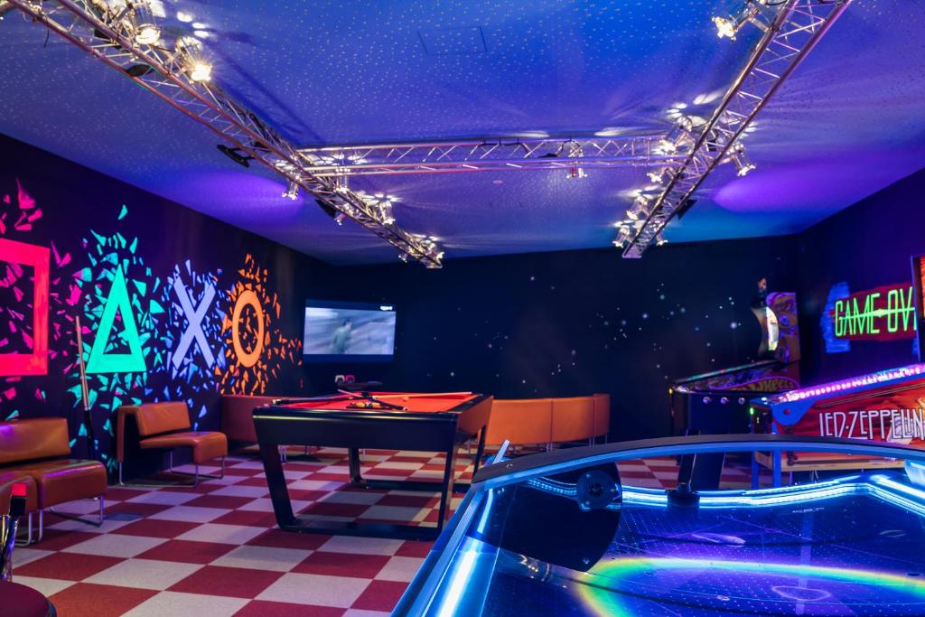 12+ Gaming Room Lighting