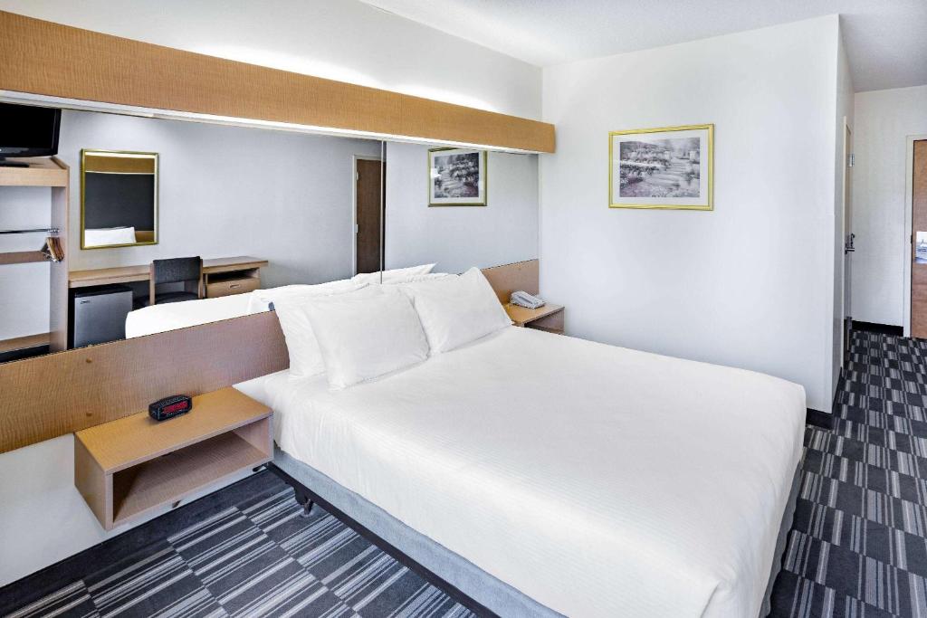 Microtel Inn & Suites by Wyndham Plattsburgh photo