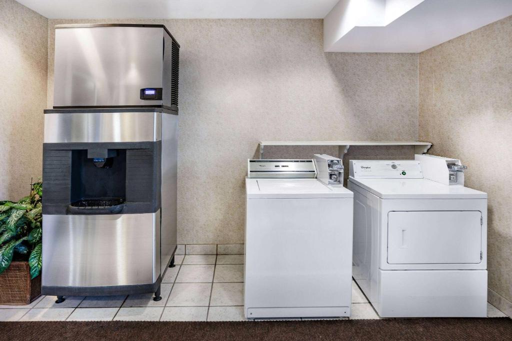 Microtel Inn & Suites by Wyndham Plattsburgh photo
