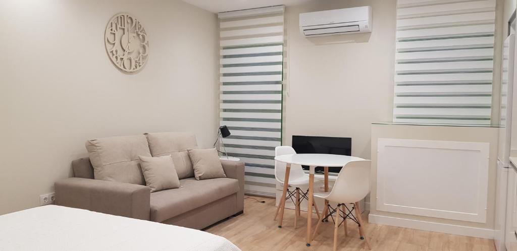 TV a/nebo společenská místnost v ubytování Apartamentos Ilustración