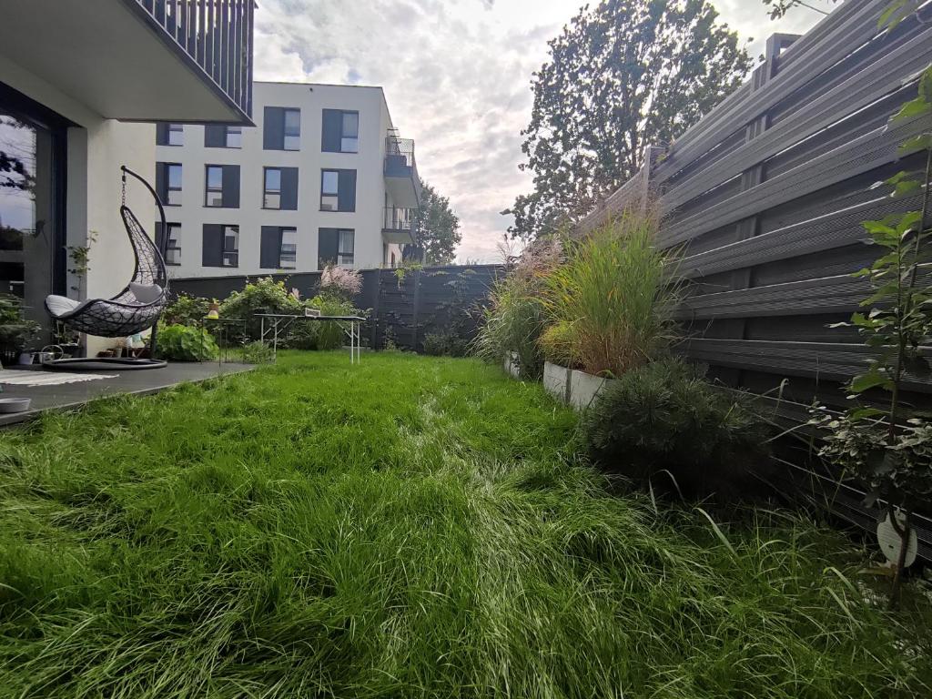 Vonkajšia záhrada v ubytovaní Garden Apartment Self Check-in - Bezkluczowy Dostęp w 10 minut o każdej porze