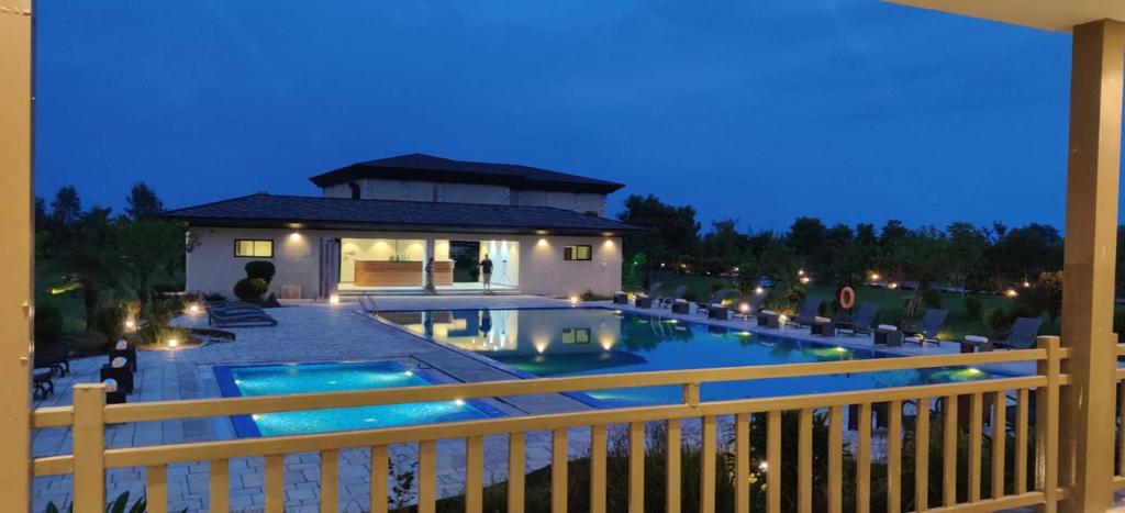 Piscina di Soaltee Westend Resort Chitwan o nelle vicinanze