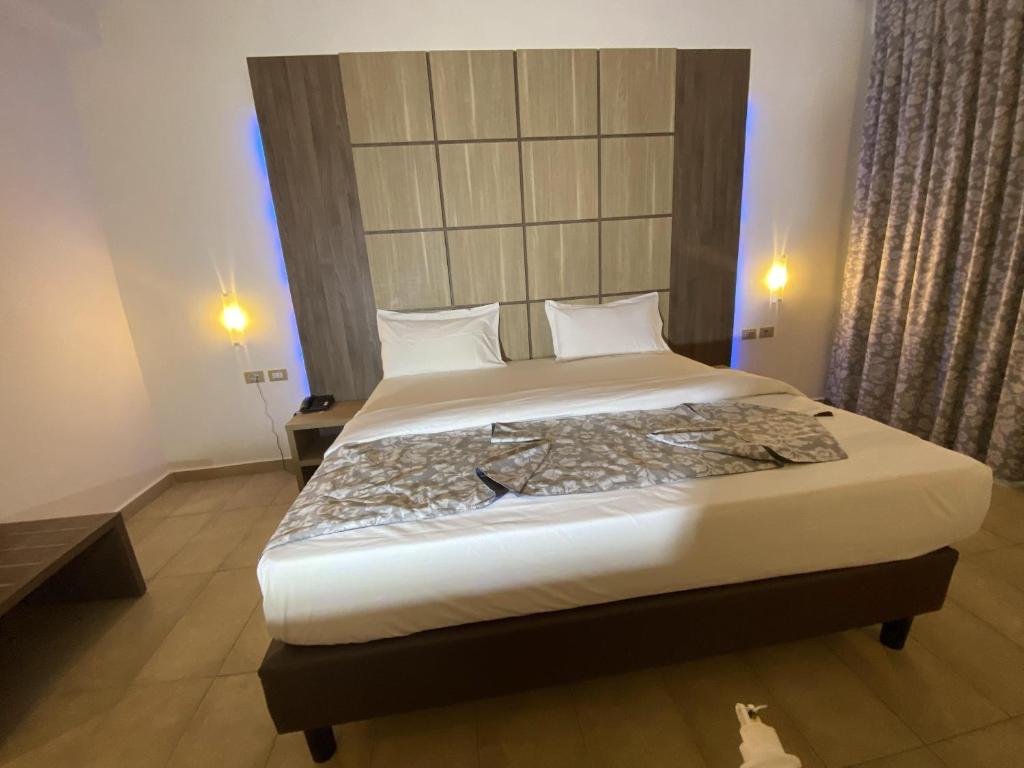 Postel nebo postele na pokoji v ubytování Hotel Franco Yaounde