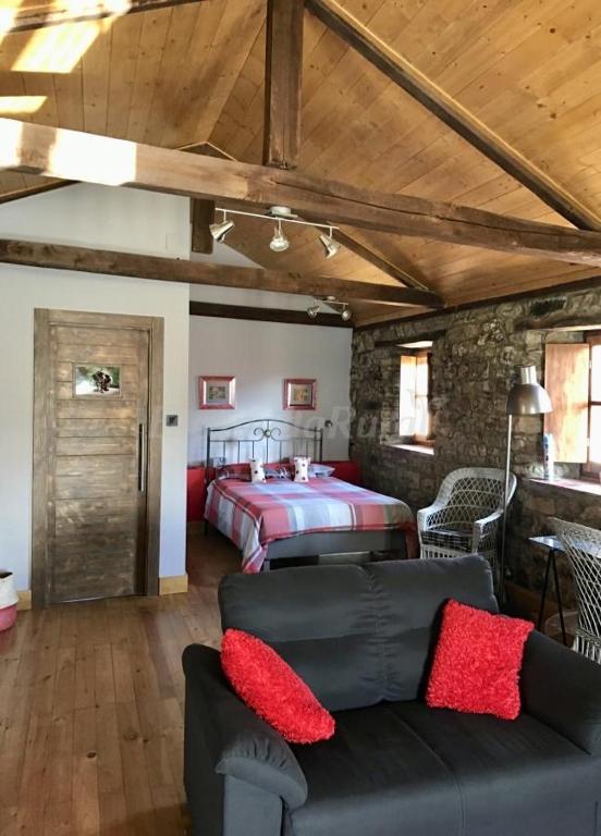 A bed or beds in a room at Genciana, Casa Rural con encanto en La Montaña Leonesa