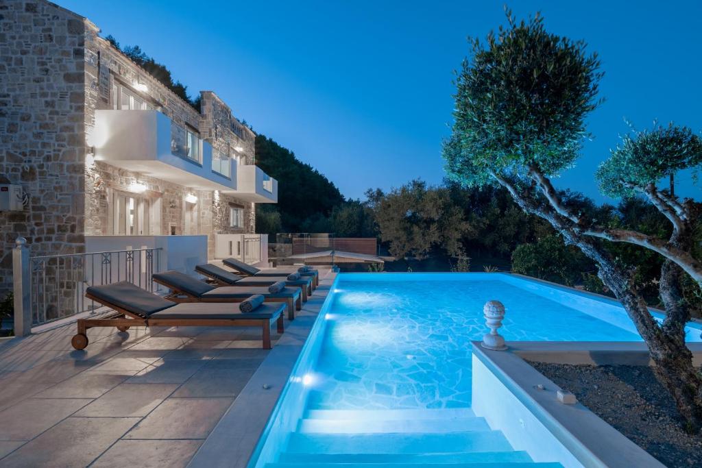 Bazén v ubytování Villa di Pietra nebo v jeho okolí