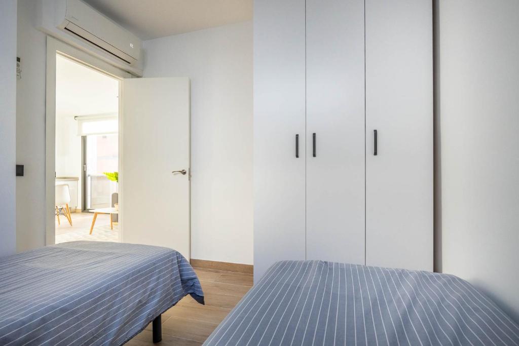 Posteľ alebo postele v izbe v ubytovaní Nervión Suites 2 - Vacacional Sevilla