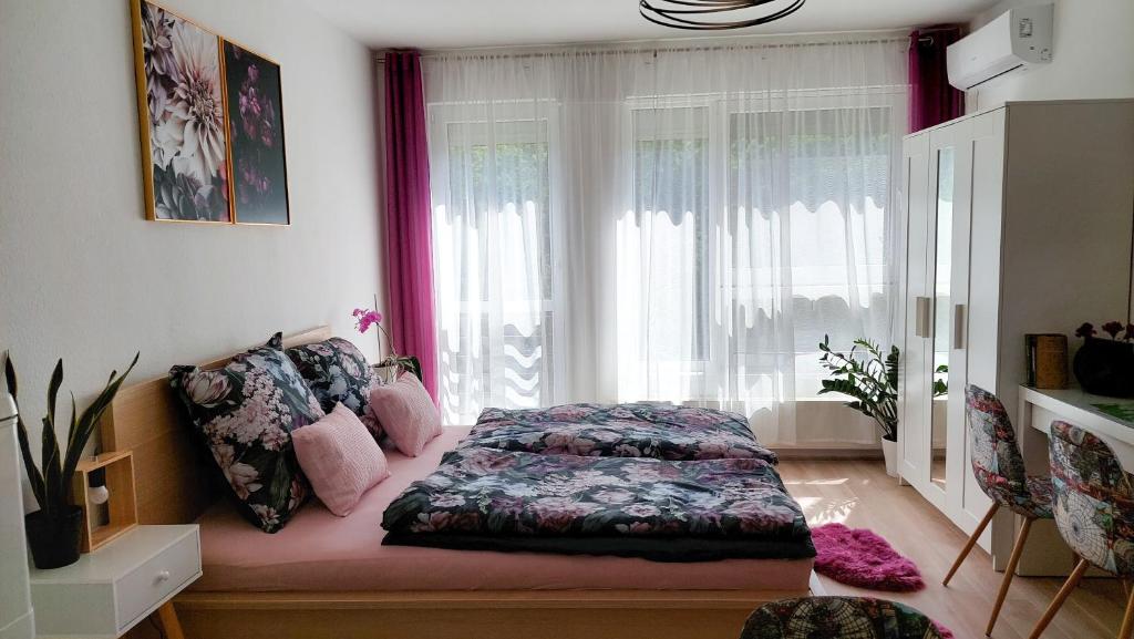 Кровать или кровати в номере Studio Florens