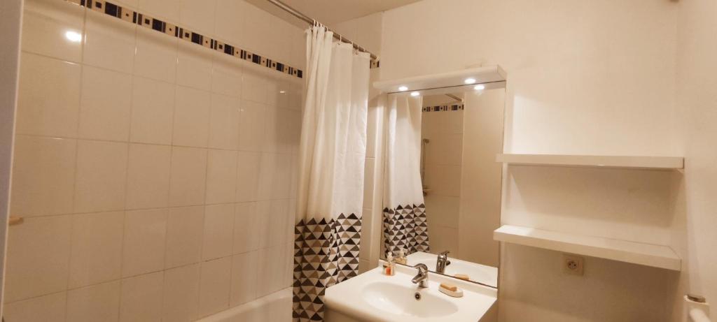 Fotografia z galérie ubytovania Appartement cœur de ville parking gratuit WIFI v destinácii Angers