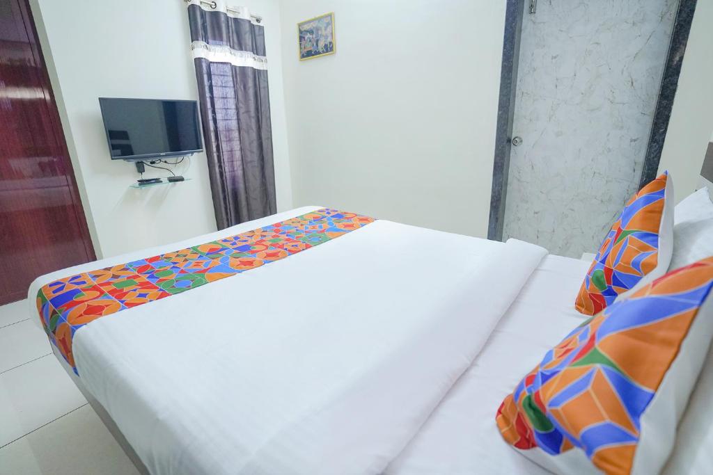 Postel nebo postele na pokoji v ubytování FabExpress Town Space Apartment - Nr Saravana Stores, Porur